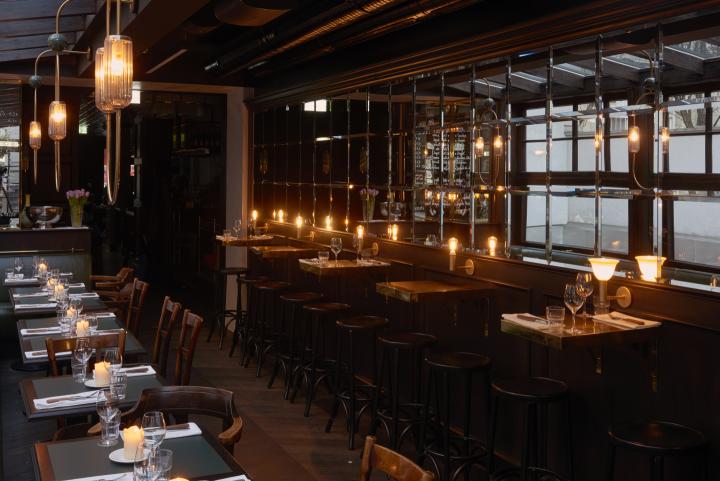Restaurant of the hotel in Schwabing in dark ambience with many small lamps and candles